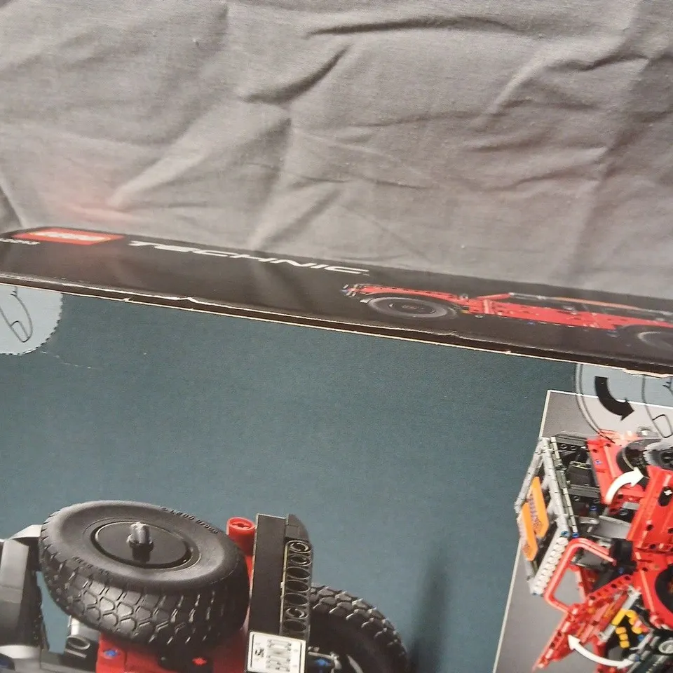 LEGO TECHNIC FORD BRONCO SUV 42213 – 943 PIECES, BOXED