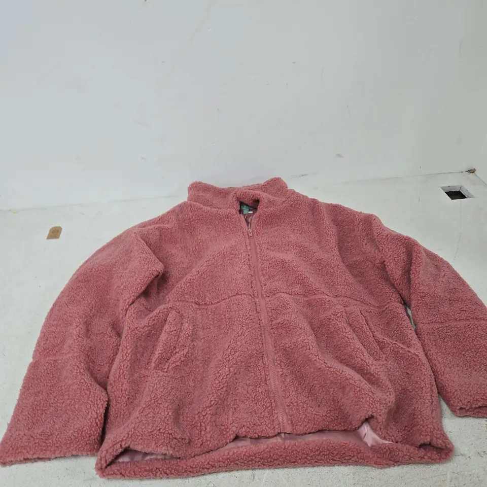 BOX OF APPROXIMATELY 25 ASSORTED CLOTHING ITEMS TO INCLUDE: LA MAREY FLUFFY COAT