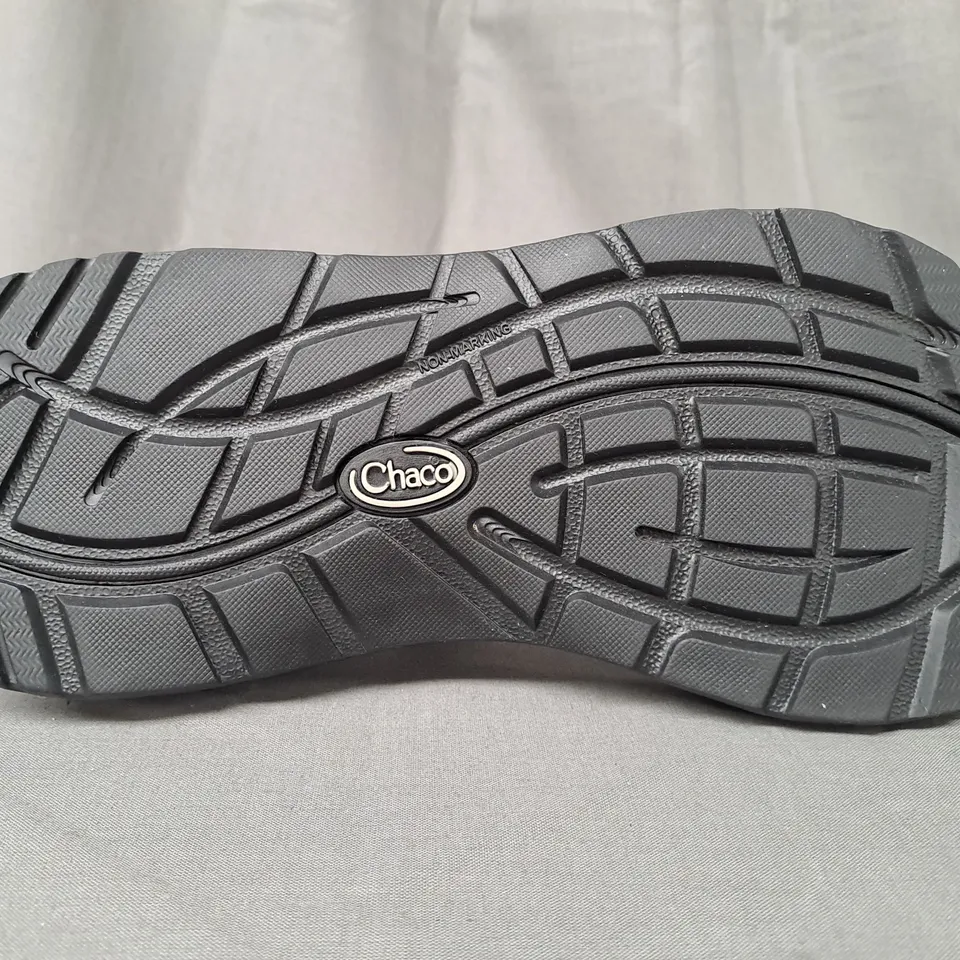 BOXED PAIR OF CHACO OPEN TOE SANDALS IN BLACK UK SIZE 7