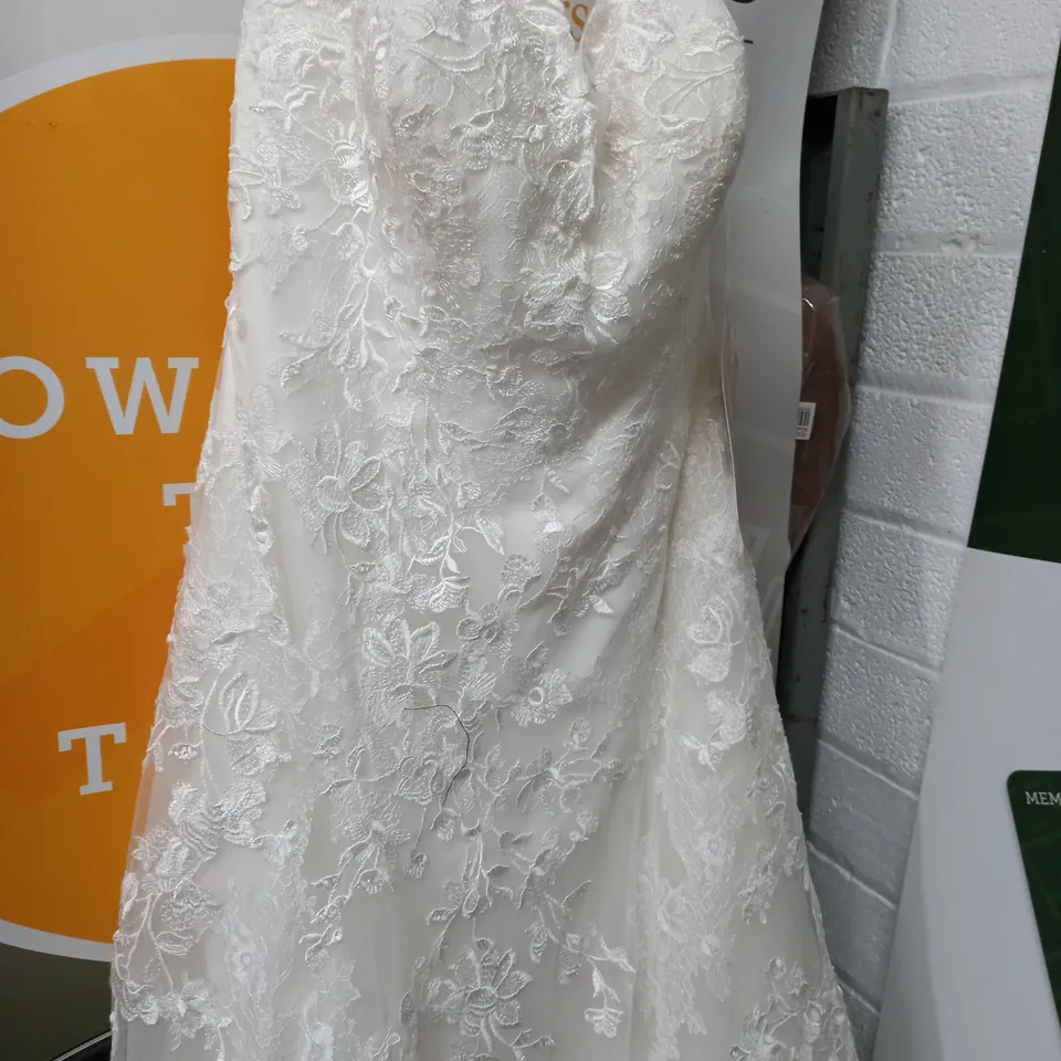 STELLA YORK WEDDING DRESS IN IVORY - UK 16