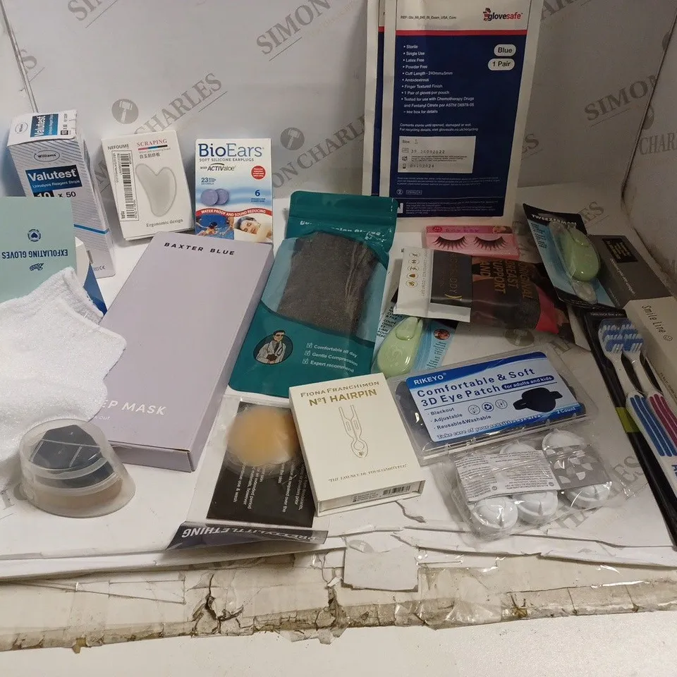 LOT OF APPROX 20 ASSORTED HEALTH AND BEAUTY PRODUCTS TO INCLUDE MAKEUP BRUSH, SLEEP MASK