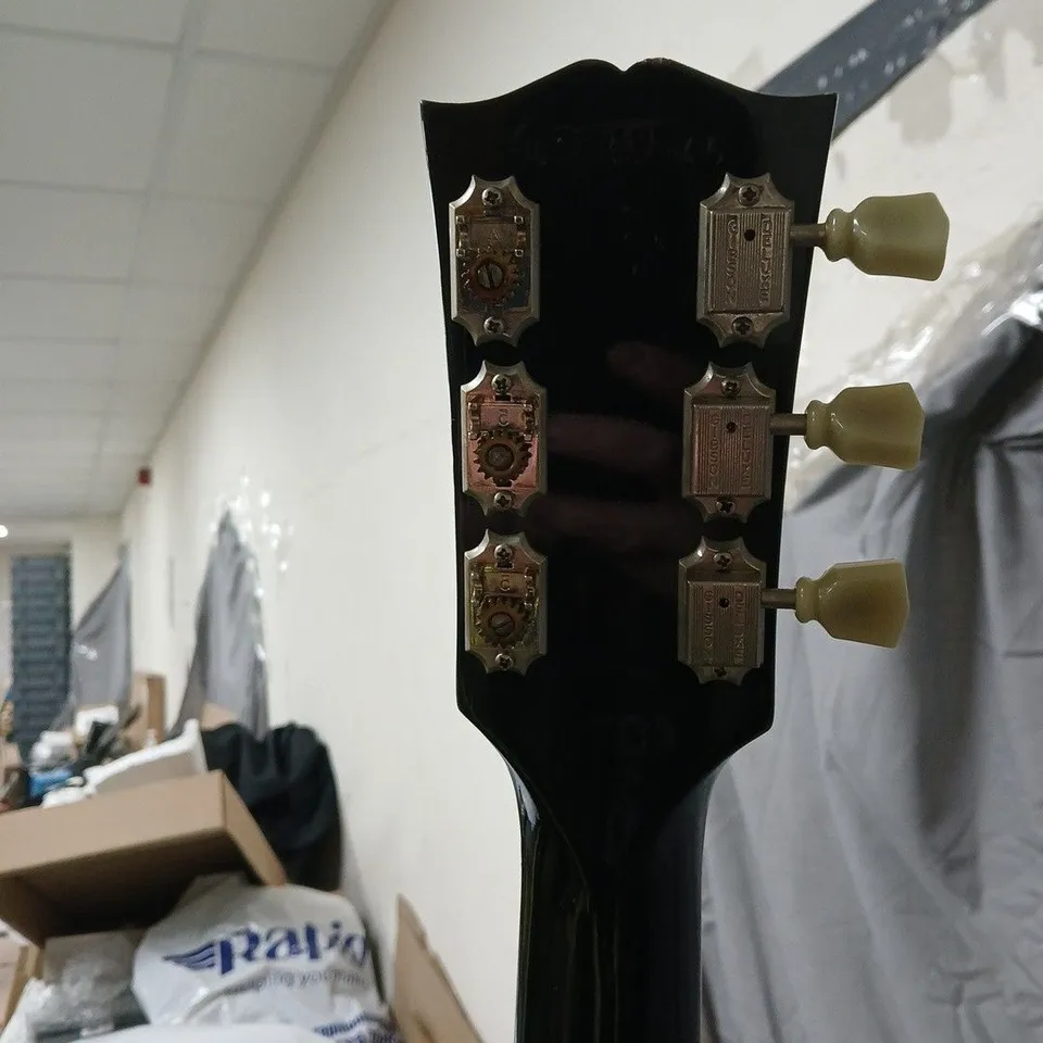 GIBSON LES PAUL MODEL ELECTRIC GUITAR 92247345 WITH BLACK CASE