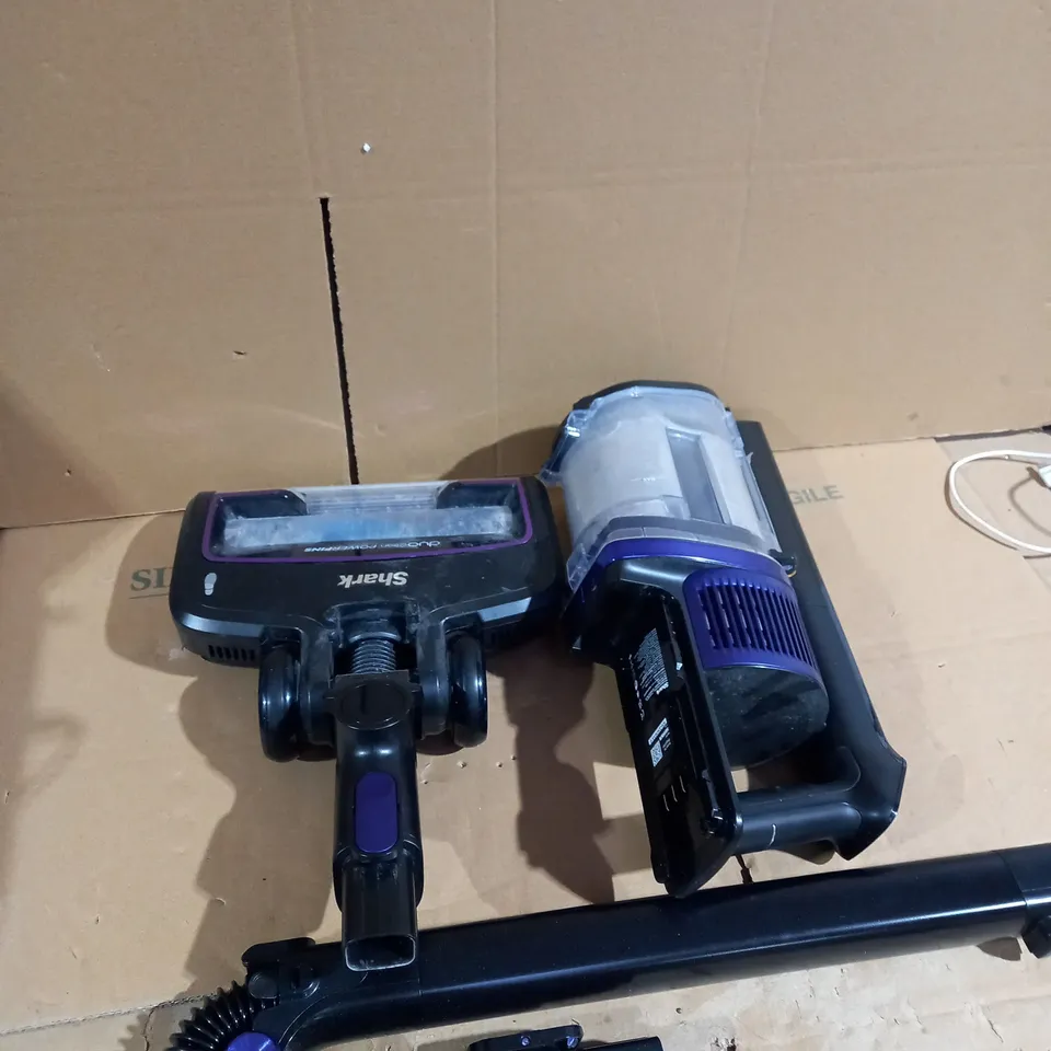 SHARK COMPLETE HOME CORDLESS STICK VACUUM