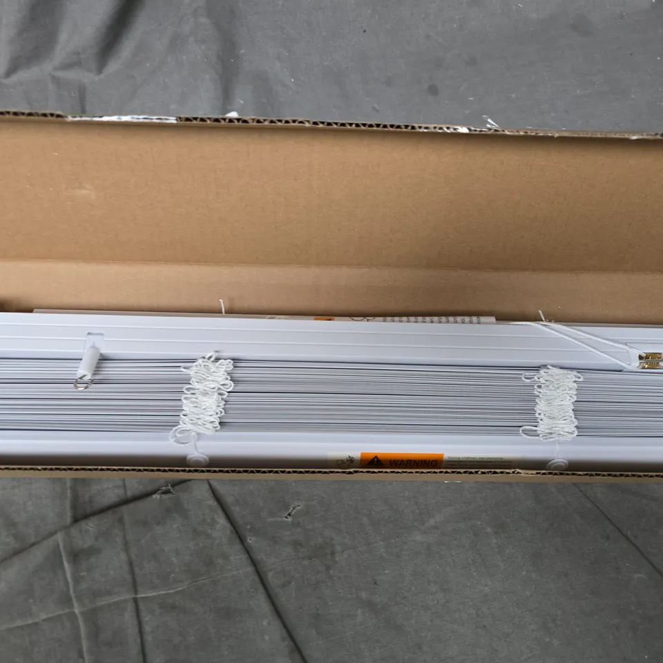 PVC VENETIAN BLIND – WHITE, 150CM DROP X 45CM WIDE – BOXED