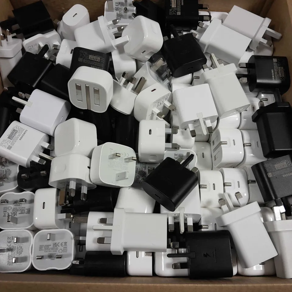 APPROXIMATELY 200 ASORTED USB-C PLUGS TO INCLUDE SAMSUNG, APPLE, UGREEN, ETC