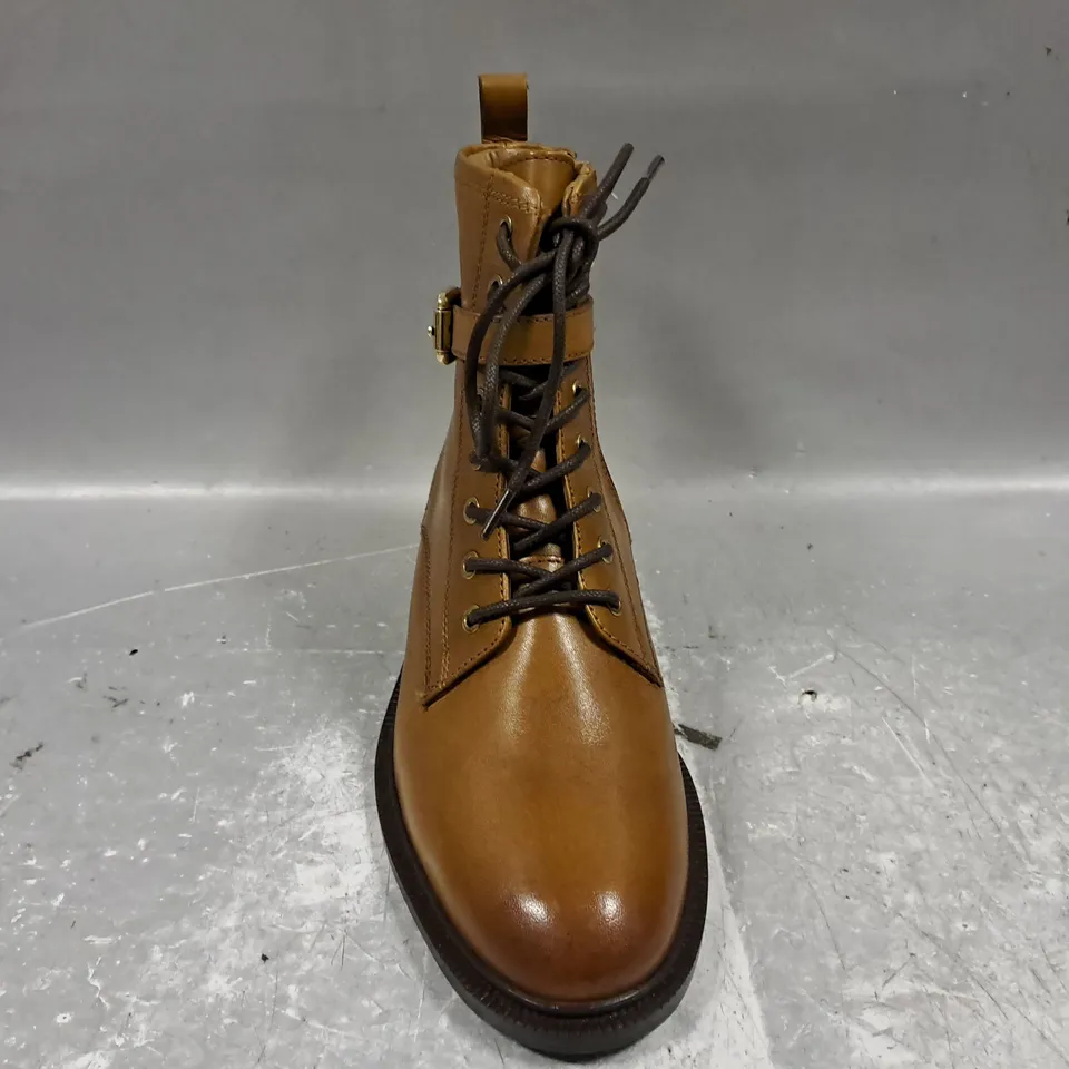 BOXED PAIR OF DUNE LONDON 511 LACE-UP ANKLE BOOTS IN TAN SIZE 5