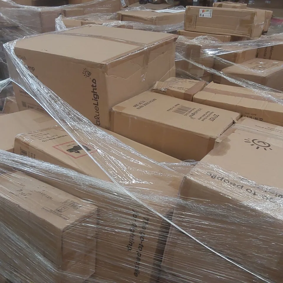 PALLET CONTAINING A VERY LARGE QUANTITY OF ASSORTED DESIGNER LIGHTING PRODUCTS