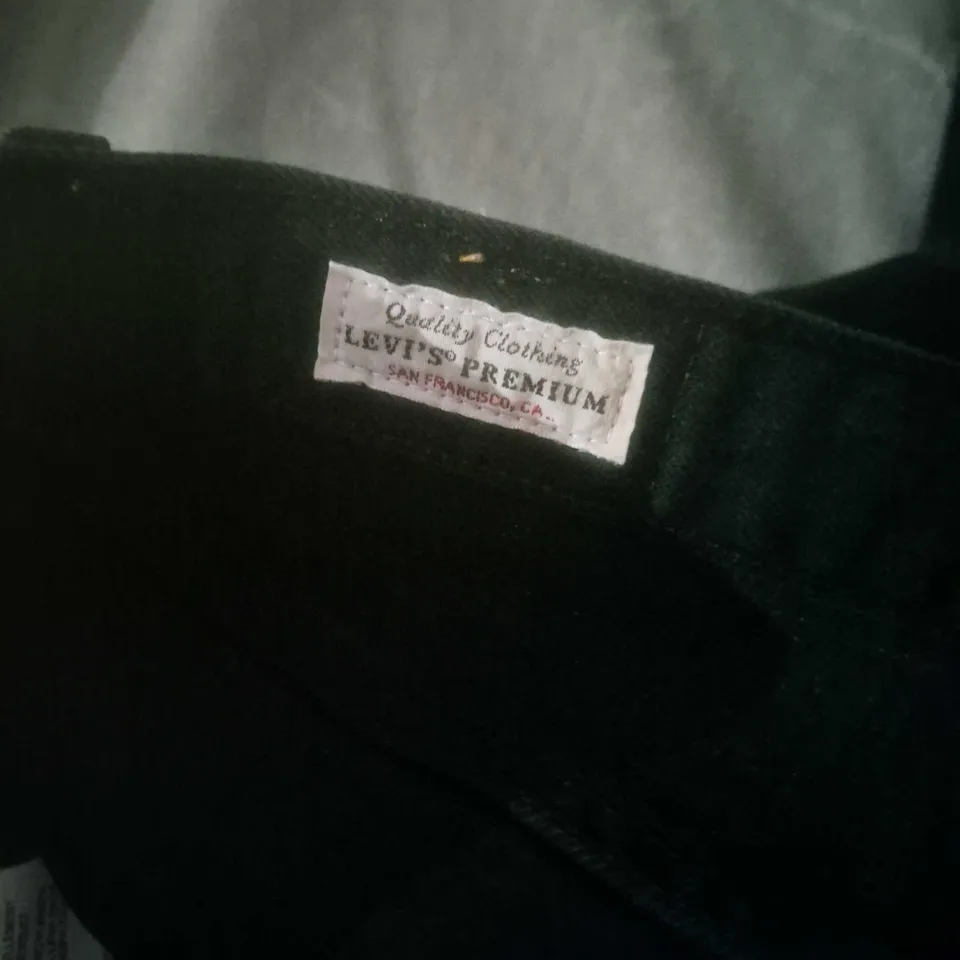 LEVI'S PREMIUM JEANS – DARK WASH DENIM, UK 28 (W28 L28)