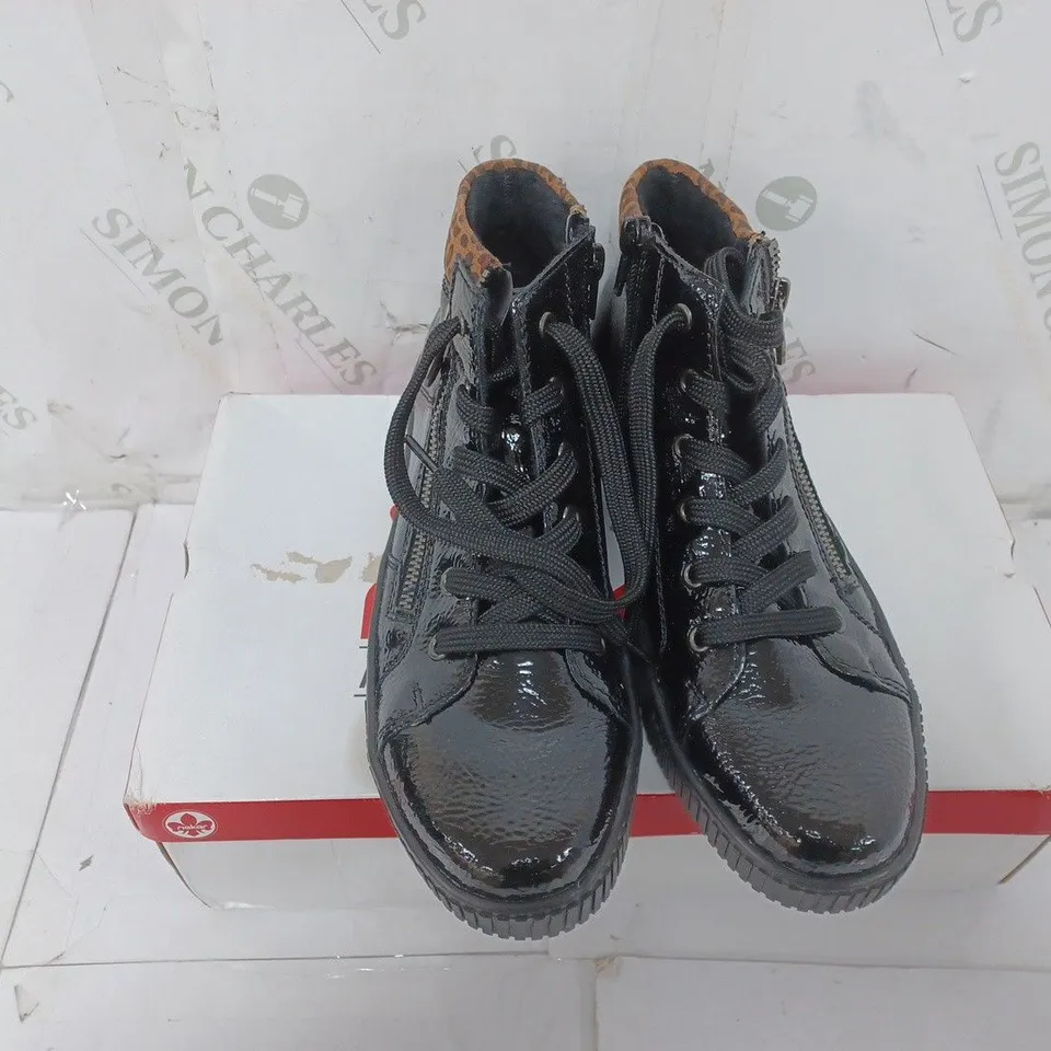 BOXED PAIR OF RIEKER HI TOP TRAINERS IN BLACK SIZE 6