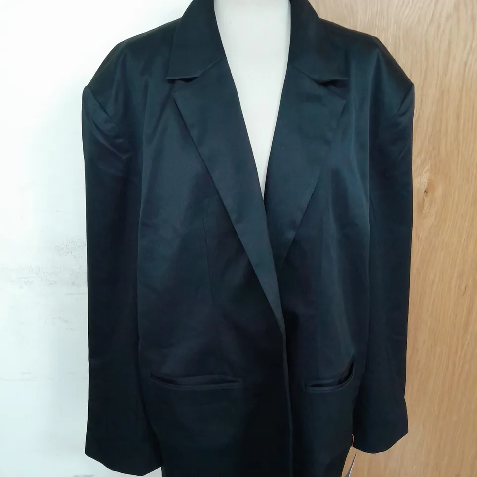COLLUSION BLAZER STYLE JACKET IN BLACK SIZE 18
