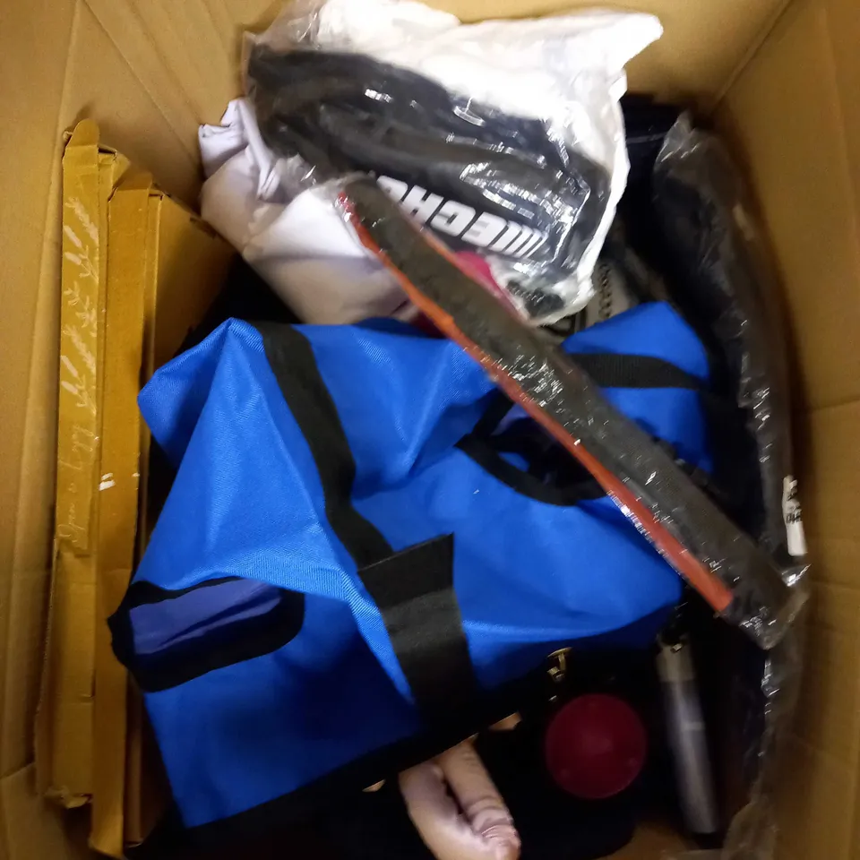 BOX OF APPROXIMATELY 15 ASSORTED HOUSEHOLD ITEMS TO INCLUDE SMALL DOG JACKET, BURGER PRESS, RUGBY TAG ETC 
