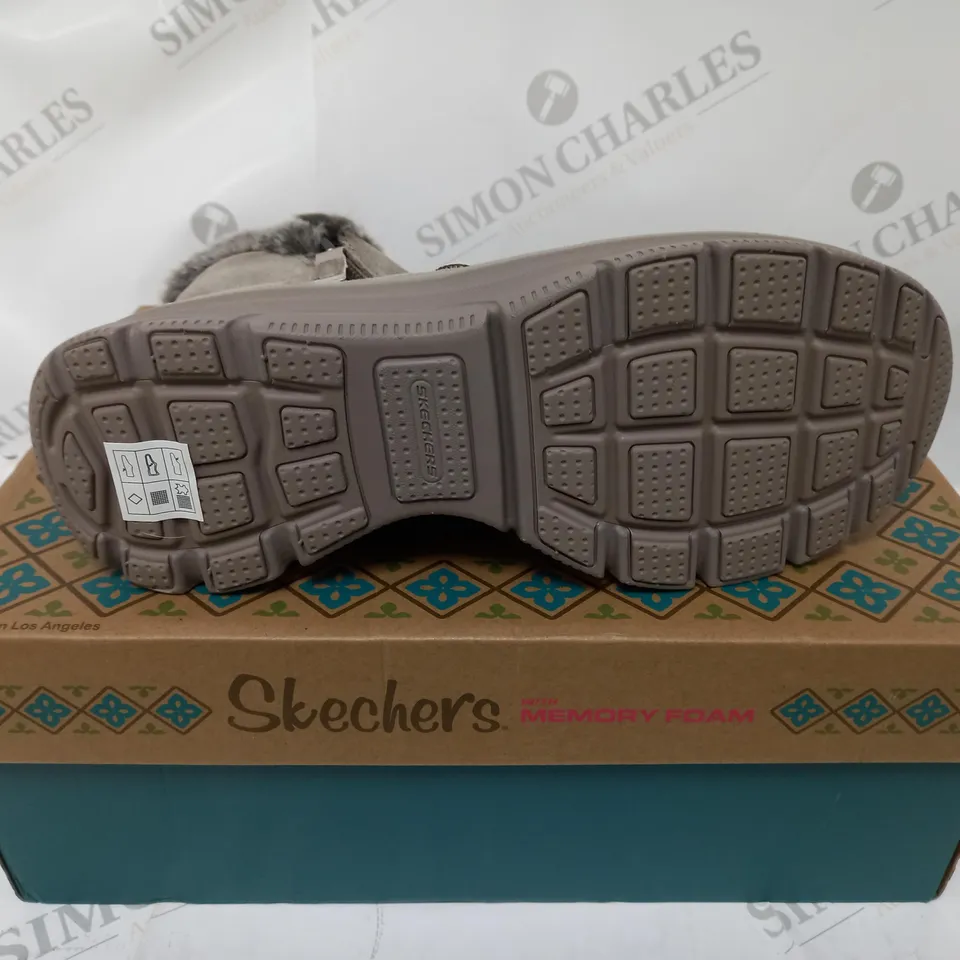 BOXED PAIR OF SKECHERS HIGH ZIP BOOTS MUSHROOM SIZE 8