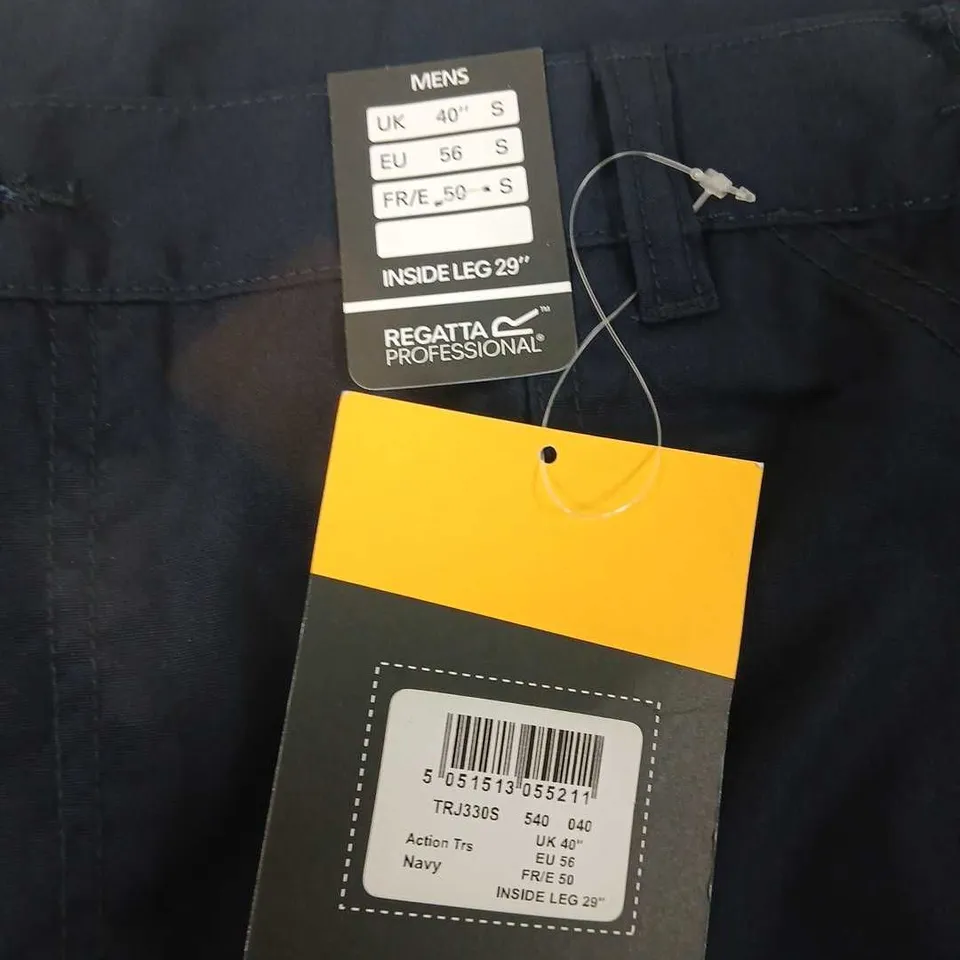 REGATTA PROFESSIONAL MENS NAVY WATER-REPELLENT CARGO TROUSERS – UK 40 (EU 56) INSIDE LEG 29