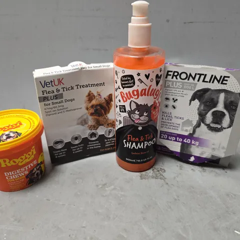 TOTE OF APPROXIMATELY 10 ASSORTED PET ITEMS TO INCLUDE - BUGALUGS SHAMPOO , ROGGI DIGESTIVE CHEWS , VETUK FLEA & TICK TREATMENT ETC