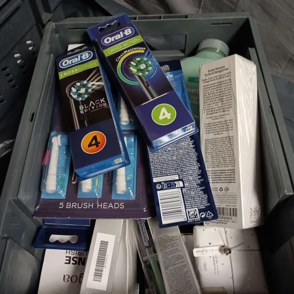 APPROXIMATELY 20 ASSORTED HEALTH & BEAUTY ITEMS INCLUDING KERATIN & BIOTIN SHAMPOO , OZZY OSBBOURNE LIQUID EYESHADOW  AND ORAL B TOOTHBRUSH HEADS 