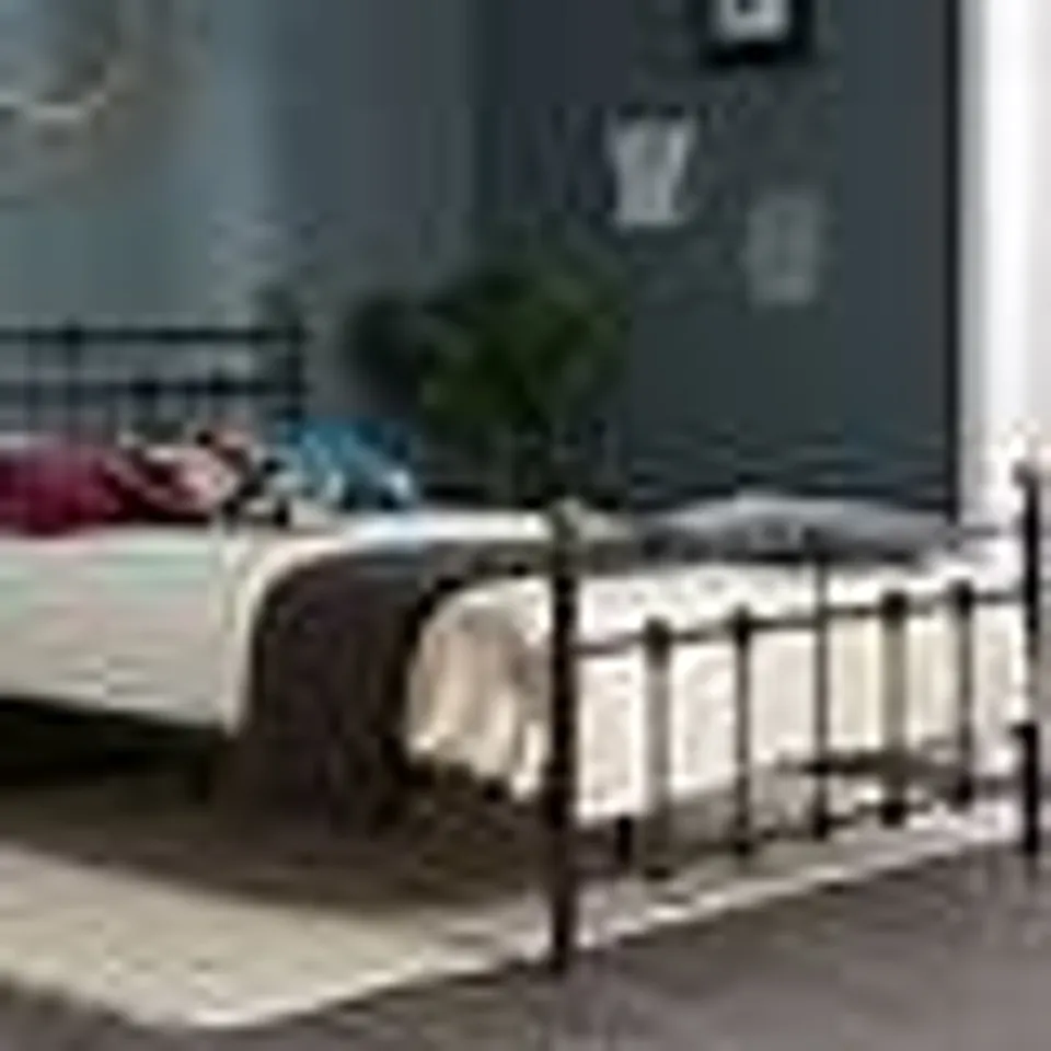 BOXED 4' ATLAS BED (BOX 1 OF 3 ONLY)