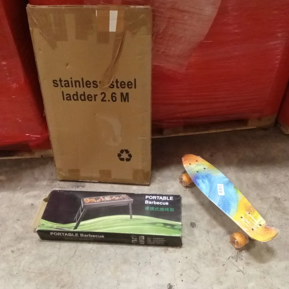 PALLET OF ASSORTED HOUSEHOLD GOODS AND PRODUCTS TO INCLUDE; STAINLESS STEEL LADDER, KIDS TOY, RETRACTABLE GATE, PORTABLE BBQ ETC