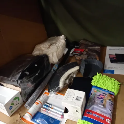 LOT OF ASSORTED HOUSEHOLD ITEMS