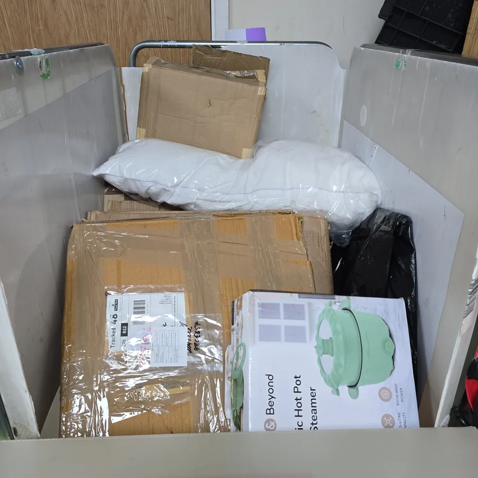 CAGE OF APPROXIMATELY 14 ASSORTED HOUSEHOLD ITEMS TO INCLUDE POPCORN POPPER, COFFEE MAKER ETC