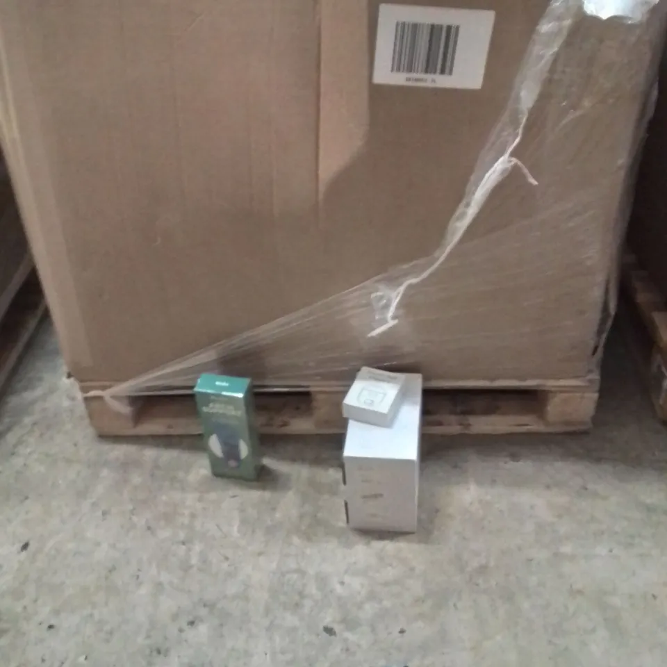 PALLET CONTAINING A LARGE QUANTITY OF TECH,FASHION,PARTY PRODUCTS TO INCLUDE;CLIPPER NAILS,INSOLES,FAN