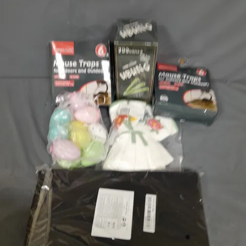 BOX OF ASSORTED HOUSEHOLD ITEMS TO INCLUDE MOUSE TRAPS, TEA TOWELS AND UBUNG 