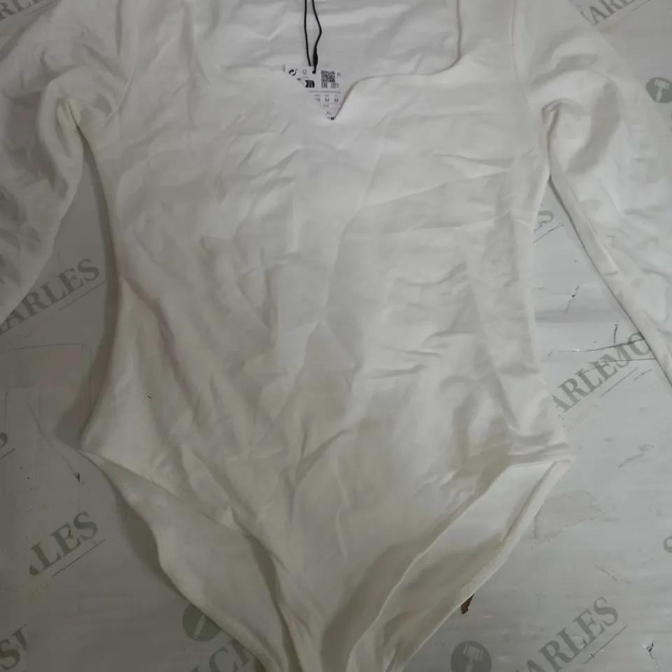 STRADIVARIUS WHITE BODY SUIT - EUR MEDIUM