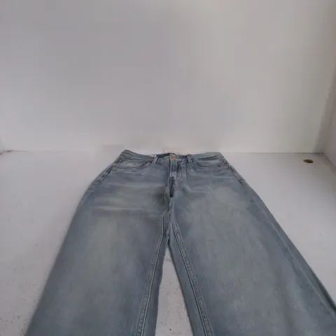 STRADIVARIUS D91 LOW WIDE JEANS – LIGHT WASH, UK 8