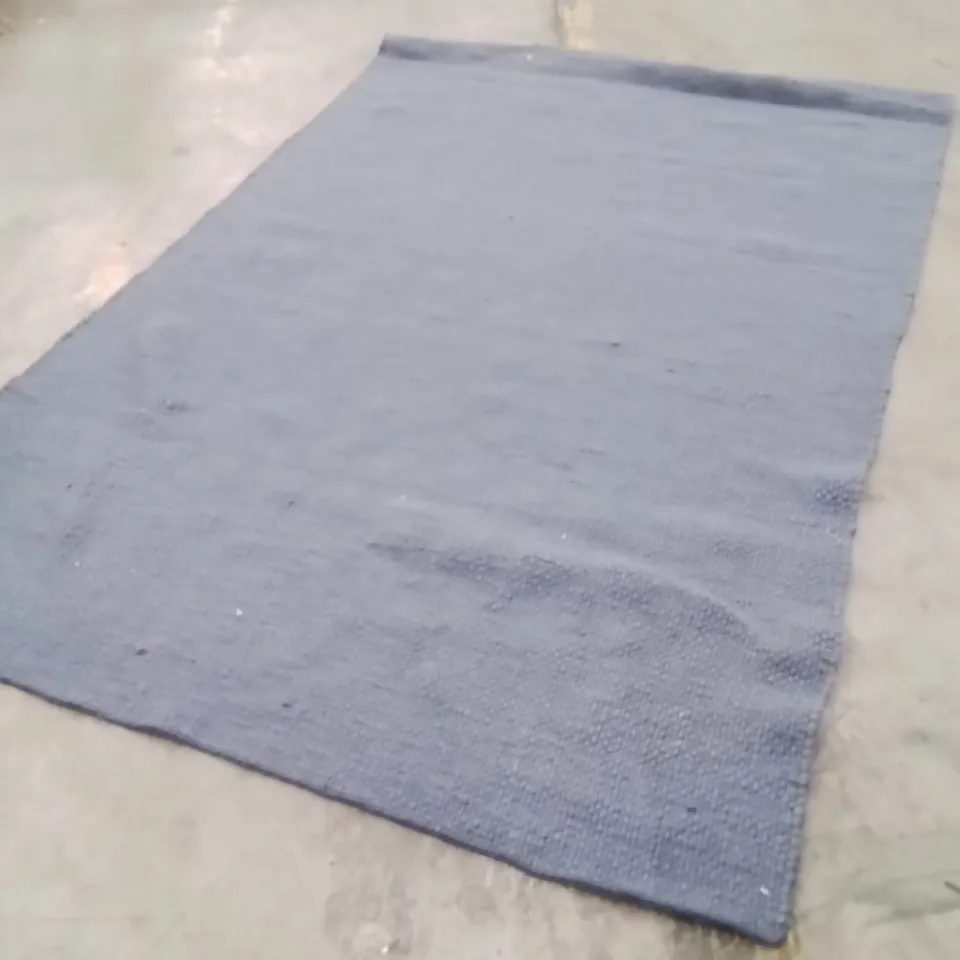 QUALITY DESIGNER AREA RUG - APPROXIMATELY 240X170CM