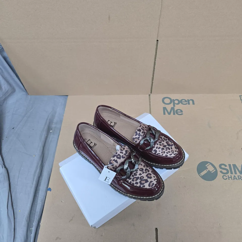 E SHOES BY EMMA BOMBAY BURGUNDY LEOPARD LOAFERS – UK 5