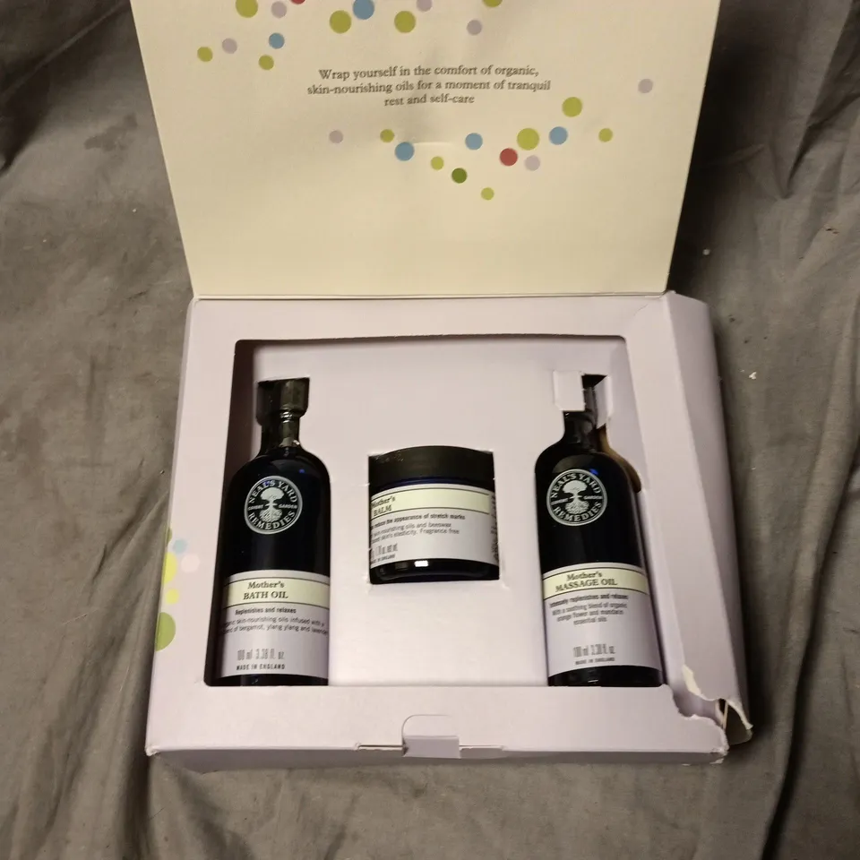 NEAL'S YARD REMEDIES ORGANIC MOTHER'S COLLECTION – BATH OIL X2 AND MASSAGE OIL – 3-PIECE BOXED SET