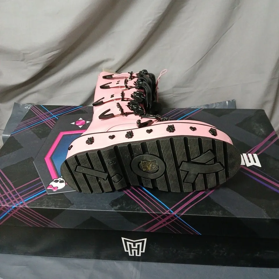 KOI MONSTER HIGH COUNT FABULOUS PINK BOOTS BOXED SIZE 6