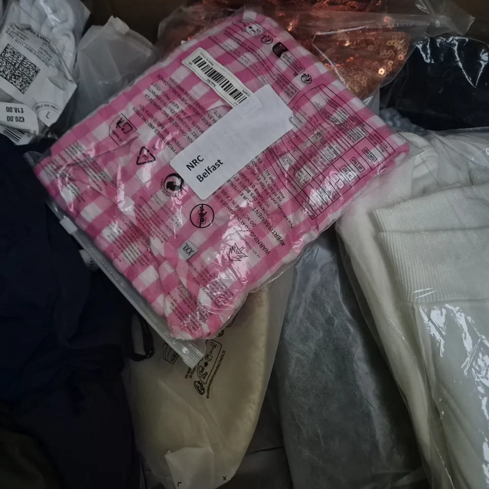 APPROXIMATELY 25 ASSORTED CLOTHING AND FASHION PRODUCTS IN VARIOUS STYLES AND SIZES - COLLECTION ONLY