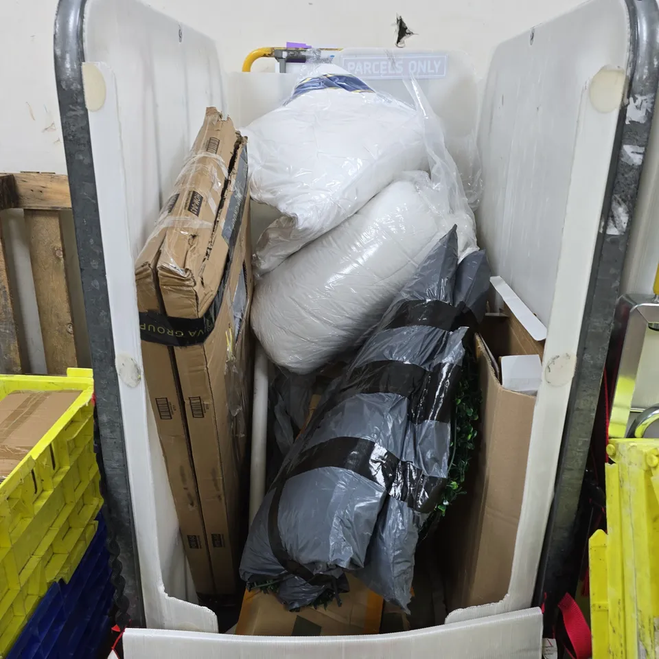 CAGE OF APPROXIMATELY 10 ASSORTED HOUSEHOLD ITEMS TO INCLUDE - PILLOWS - PRINTER PAPER - A WOODEN TRAY WITH ROPE HANDLES - COLLECTION ONLY