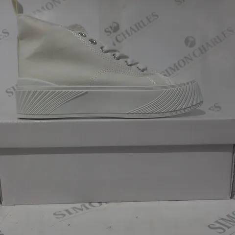 BOXED PAIR OF FASHION PLATFORM CANVAS SHOES IN OFF-WHITE EU SIZE 36