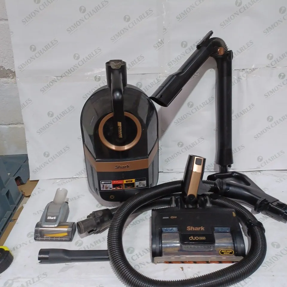 SHARK DUO CLEAN PET VACUUM CLEANER