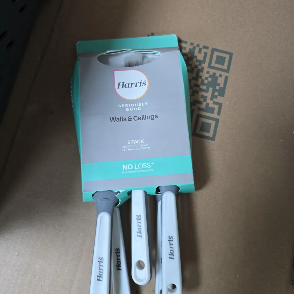 TOTE OF APPROXIMATELY 7 ASSORTED ITEMS TO INCLUDE: HARRIS PAINTBRUSHES 