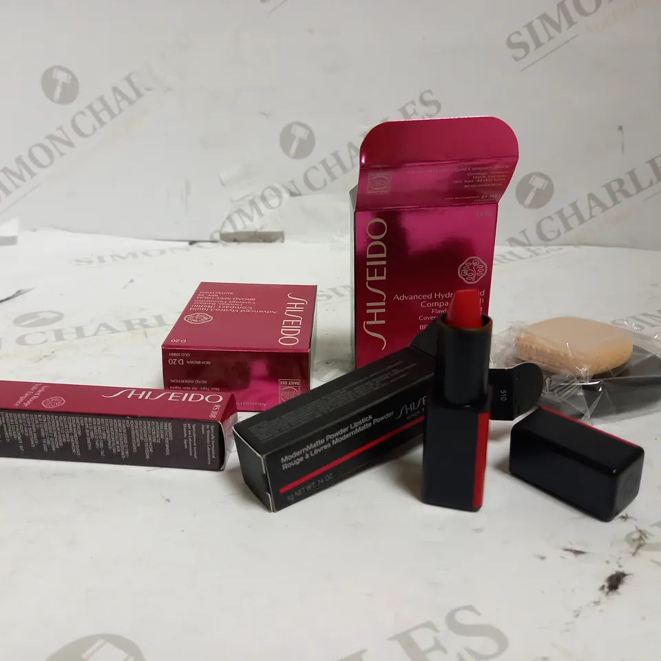 BOXED LOT OF APPROX 4 SHISEIDO ASSORTED ITEMS TO INCLUDE: COMPACT REFIL, LIPSTICK