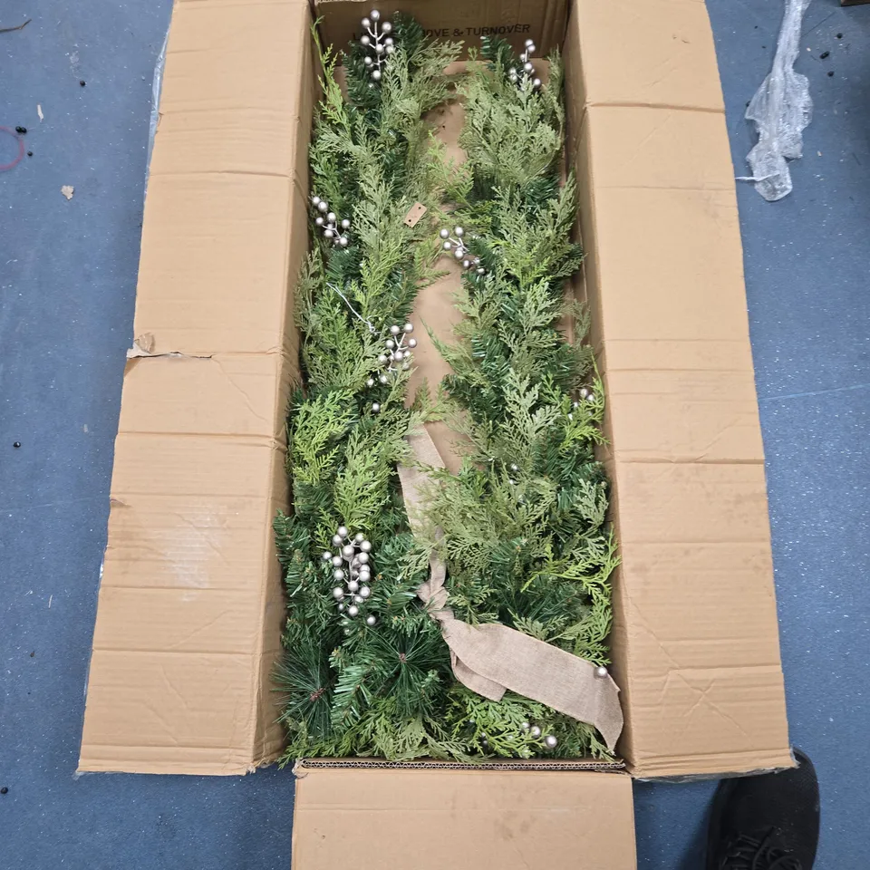 HESSIAN BOW AND CEDAR SWAG 180CM 