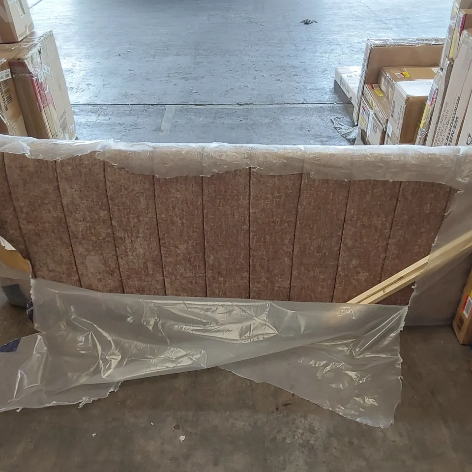 BAGGED CAYUSE UPHOLSTERED HEADBOARD // SIZE: 6FT SUPERKING 
