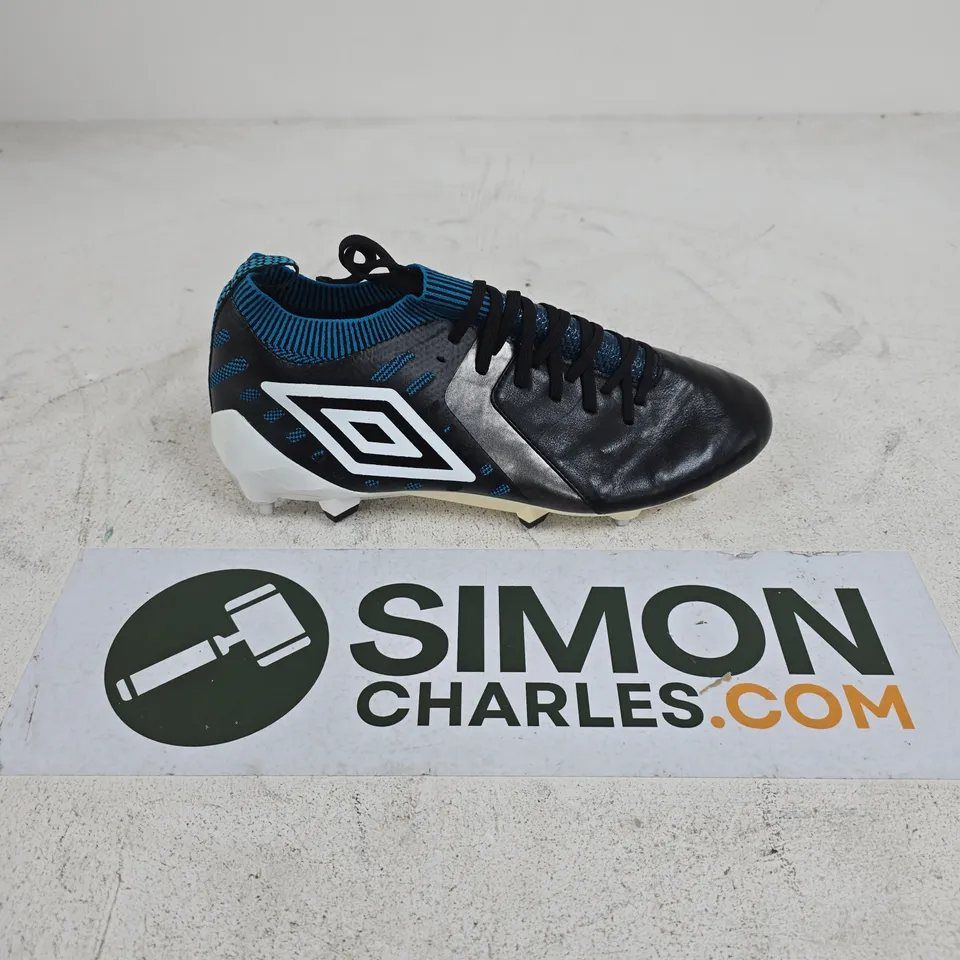 UNBOXED PAIR OF UMBRO MEDUS II ELITE FOOTBALL BOOTS IN BLACK - US 9