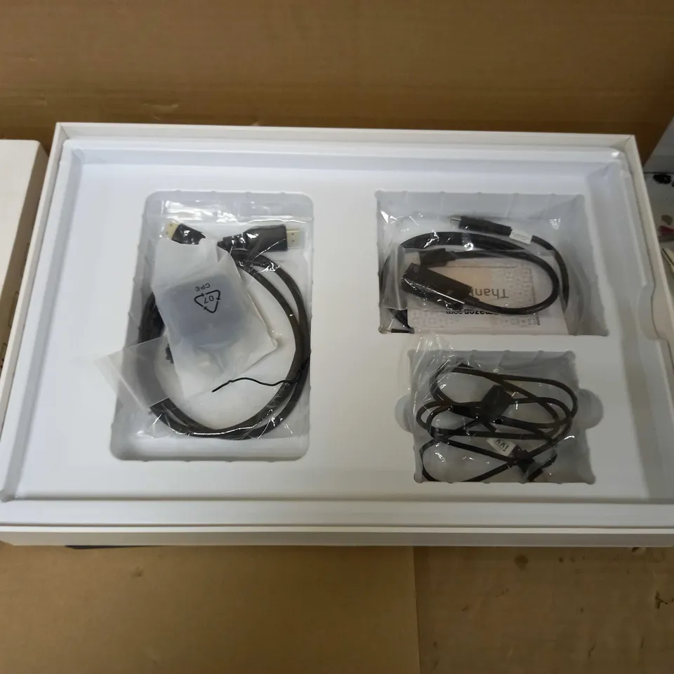 PORTABLE MONITOR WITH FOLDIGN CASE AND ACCESSORIES 