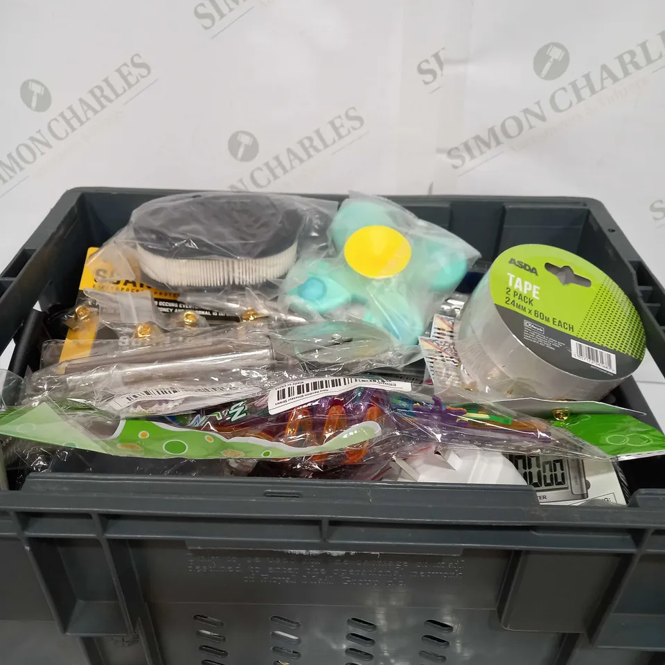 BOX TO CONTAIN APPROX 30 X ASSORTED HOUSEHOLD PRODUCTS, INCLUDES PINS, PIZZA CUTTER, STRAWS ETC 