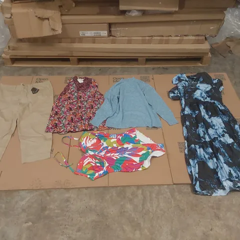 PALLET CONTAINING APPROXIMATELY 600X BRAND NEW ASSORTED DESIGNER CLOTHING ITEMS INCLUDING: JD WILLIAMS DRESS, JD WILLIAMS TROUSERS, JULIPA DRESS ECT