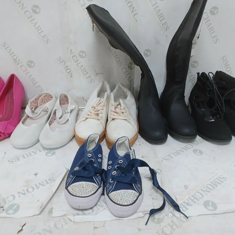LOT OF 10 ASSORTED PAIRS OF SHOES