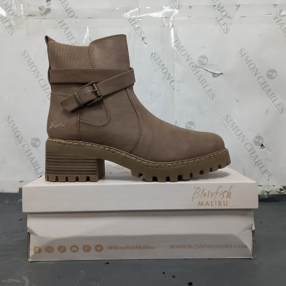 BOXED PAIR OF BLOWFISH MALIBU ANKLE BOOTS IN ALMOND SIZE 7
