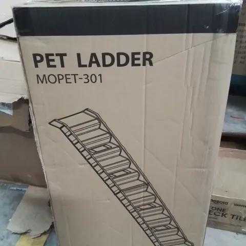 BOXED PET LADDER