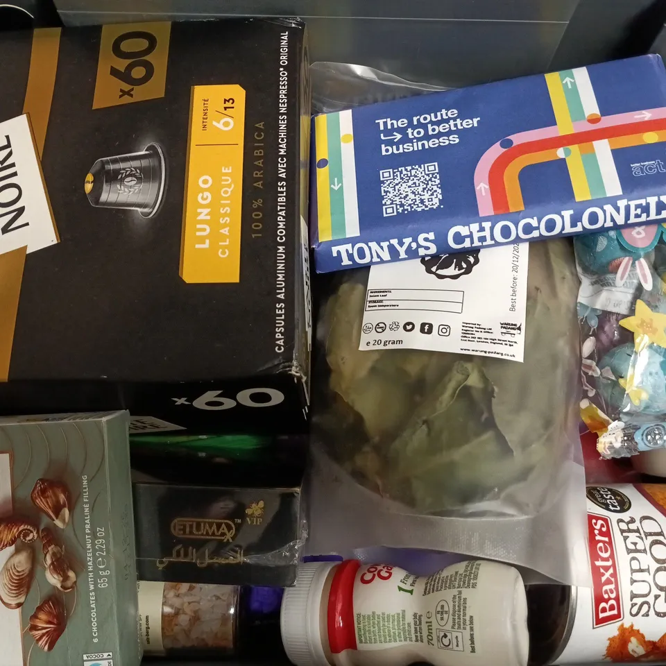APPROXIMATELY 12 ASSORTED FOOD & DRINK ITEMS TO INCLUDE ELEAT HIGH PROTEIN GRANOLA, CARTENOIRE PODS, MINI EASTER EGGS, ETC - COLLECTION ONLY