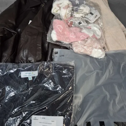 APPROXIMATELY 25 ASSORTED CLOTHING ITEMS IN VARIOUS SIZES, STYLES & COLOURS TO INCLUDE BRANDS SUCH AS ZARA, SHEIN, HALARA, ETC - COLLECTION ONLY