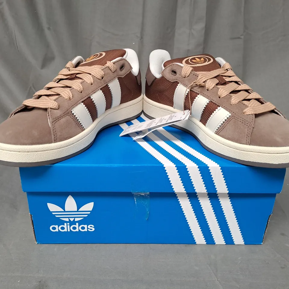 BOXED PAIR OF ADIDAS CAMPUS 00S SHOES IN BROWN/WHITE UK SIZE 7