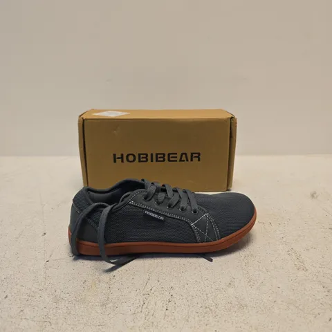 HOBIBEAR MEN'S CASUAL TRAINERS – GREY FABRIC, BOXED SIZE UK 39